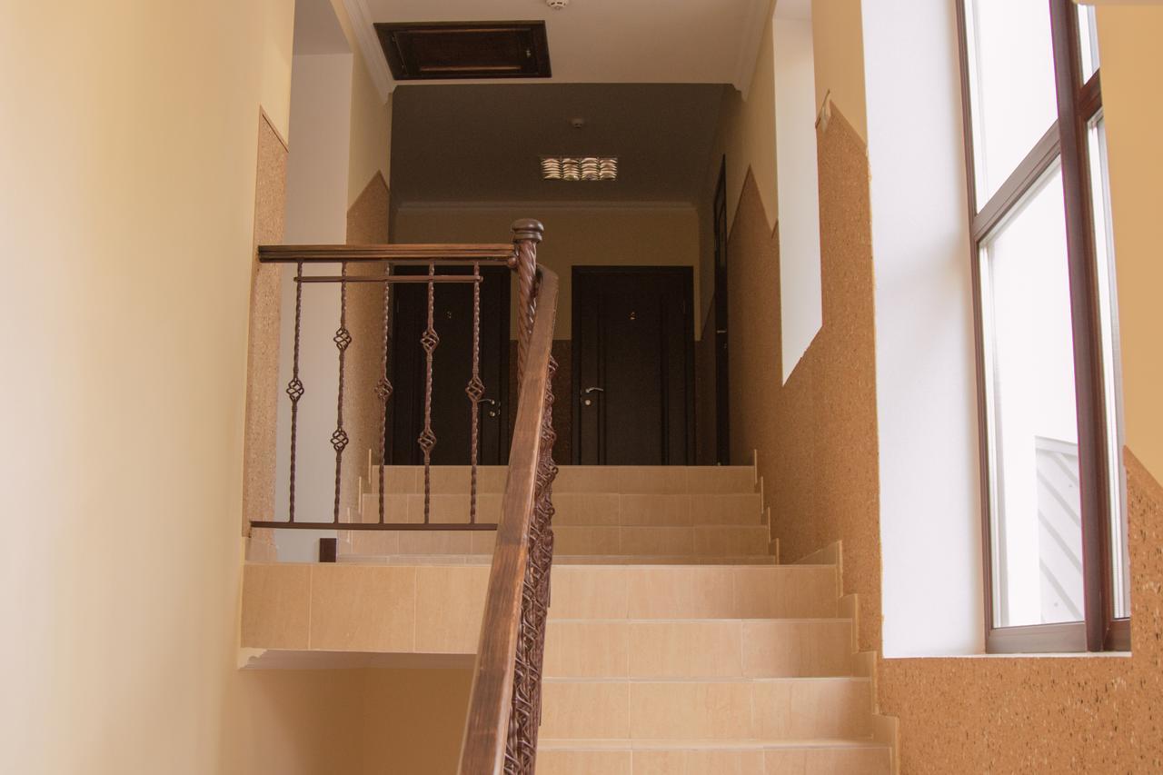 Hotel Sem Uglov Tiraspol Esterno foto