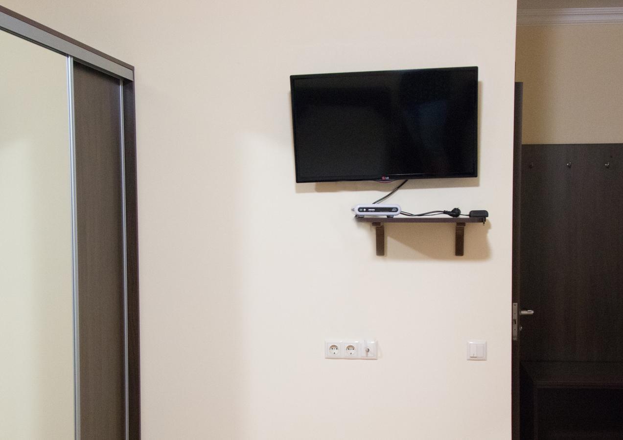 Hotel Sem Uglov Tiraspol Esterno foto