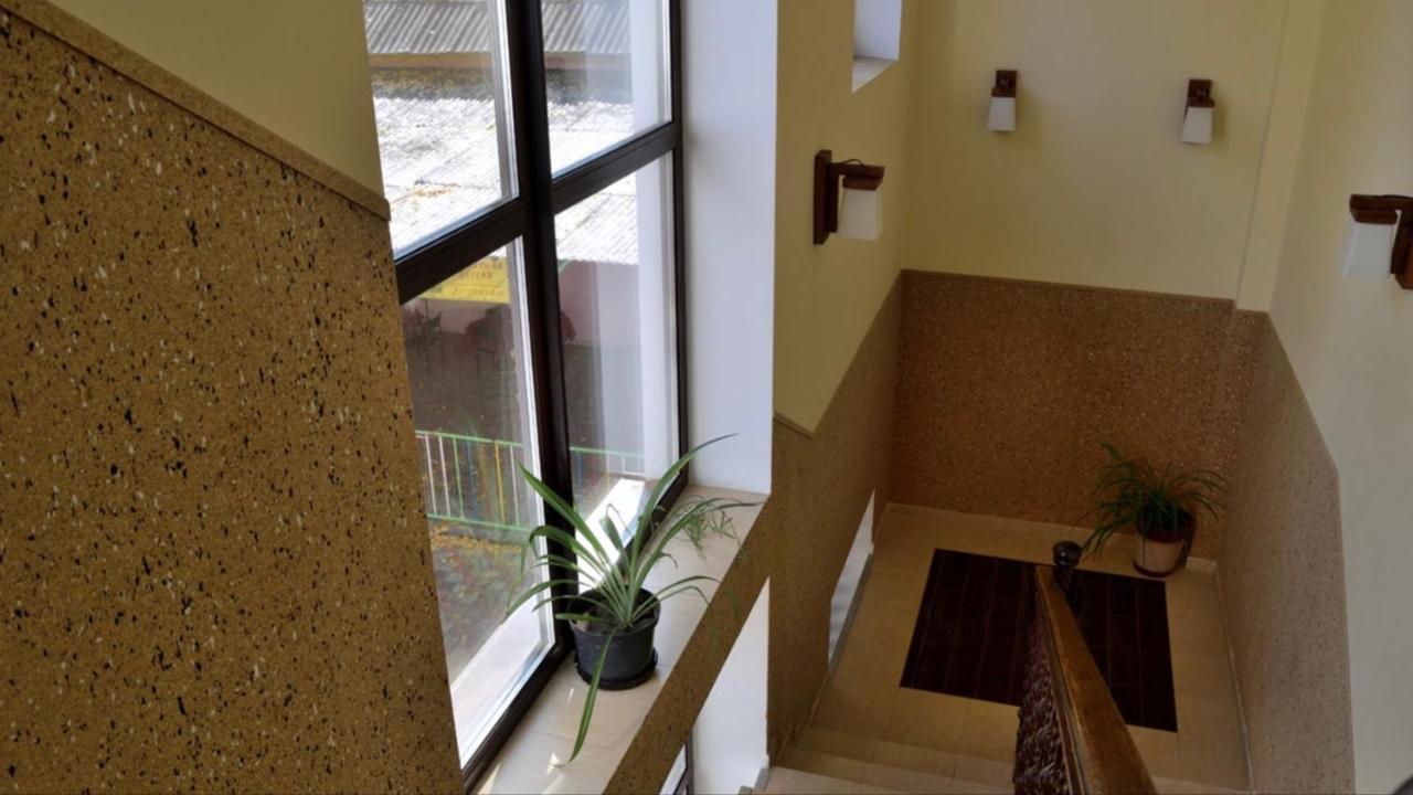 Hotel Sem Uglov Tiraspol Esterno foto
